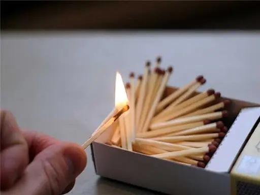 Mơ thấy bao diêm có que đang cháy là điềm gì Giải mã giấc mơ thấy bao diêm có que đang cháy