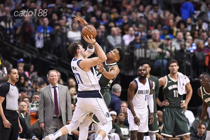 Bộ đôi siêu sao hàng đầu miền Đông Damian Lillard và Giannis Antetokounmpo sẽ có cơ hội thử sức Soi kèo bóng rổ Milwaukee Bucks vs Dallas Mavericks 19-11