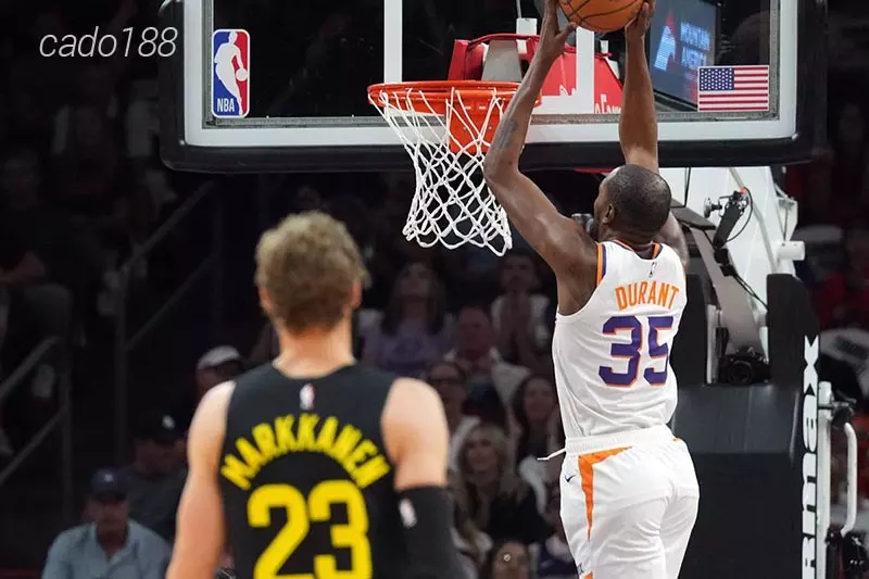 Jordan Clarkson đã bắt đầu cho thấy khả năng của bản thân với những màn trình diễn bùng nổ Soi kèo bóng rổ NBA Utah Jazz vs Phoenix Suns ngày 18_11