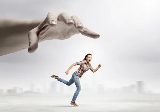 mo-bi-ruot-duoi-co-y-nghia-gi Ý nghĩa mơ thấy bị đuổi