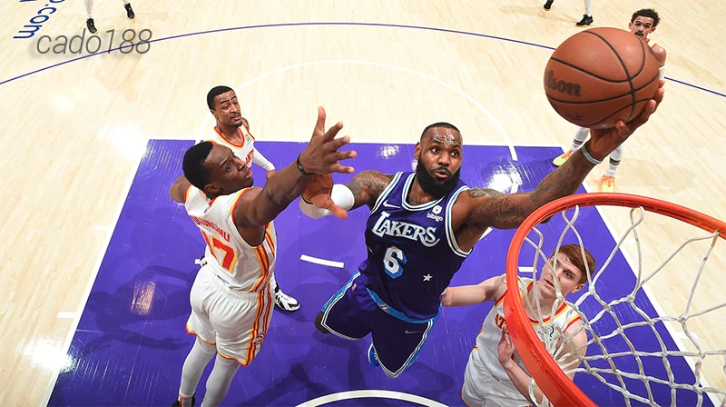 Đội khách LA Lakers đang thi đấu rất thăng hoa với hai siêu sao LeBron James và Anthony Davis Soi kèo bóng rổ NBA Atlanta Hawks vs LA Lakers ngày 31:1