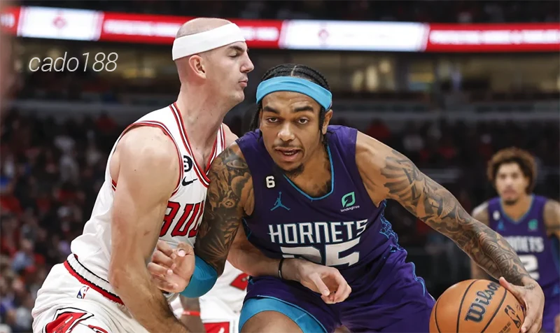 Charlotte Hornets đang chơi đầy nỗ lực trong những ngày LaMelo Ball chưa thể trở lại thi đấu Soi kèo bóng rổ NBA Chicago Bulls vs Charlotte Hornets 6:1