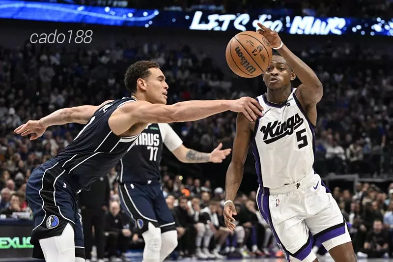 Chấn thương của Kyrie Irving đang khiến Dallas Mavericks gặp khó thời gian vừa qua Soi kèo bóng rổ Dallas Mavericks vs Sacramento Kings 28_1