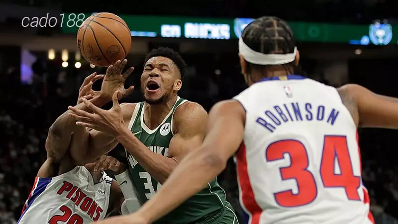 Giannis Antetokounmpo không may dính chấn thương và phải ngồi ngoài trong khoảng thời gian sắp tới Soi kèo bóng rổ NBA Detroit Pistons vs Milwaukee Bucks 21_1