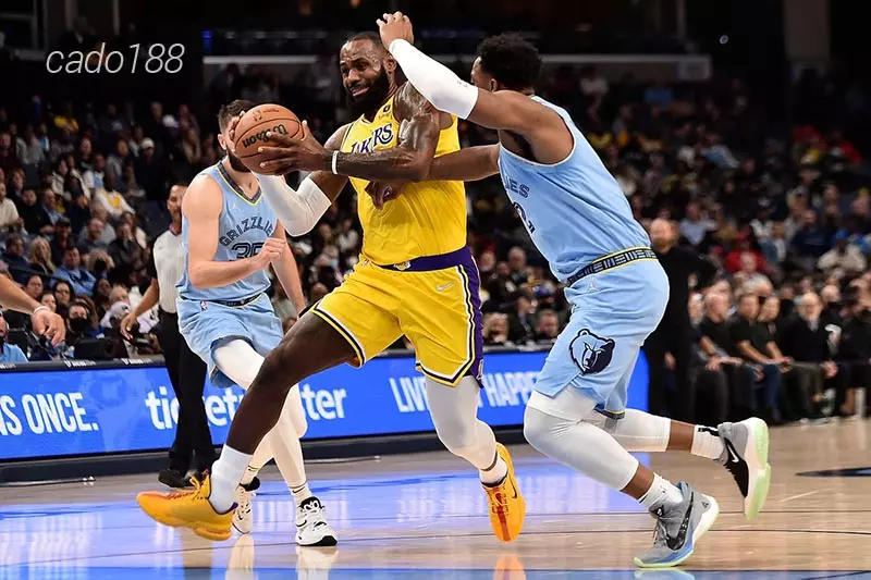 Ngôi sao lớn nhất LeBron James gặp phải chấn thương mắt cá chân và không thể góp mặt trong đội hình ra sân Soi kèo bóng rổ NBA LA Lakers vs Memphis Grizzlies ngày 6_1