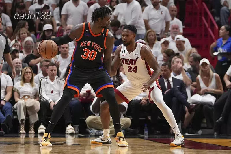 Ogugua Anunoby cho thấy bản thân là mảnh ghép hoàn hảo cho hàng công của đội bóng Soi kèo bóng rổ NBA New York Knicks vs Miami Heat ngày 28_1
