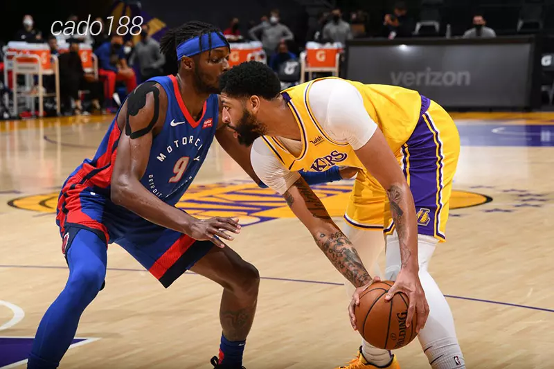 LeBron James đã chứng minh tuổi tác không ảnh hưởng nhiều đến phong độ bản thân Soi kèo bóng rổ NBA LA Lakers vs Detroit Pistons ngày 14_2
