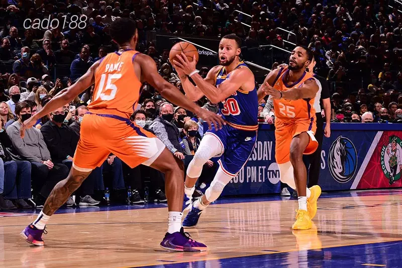 Ngăn cản Kevin Durant ở thời điểm hiện tại là nhiệm vụ không hề dễ dàng với bất kỳ đối thủ nào Soi kèo bóng rổ Golden State Warriors vs Phoenix Suns 11_2