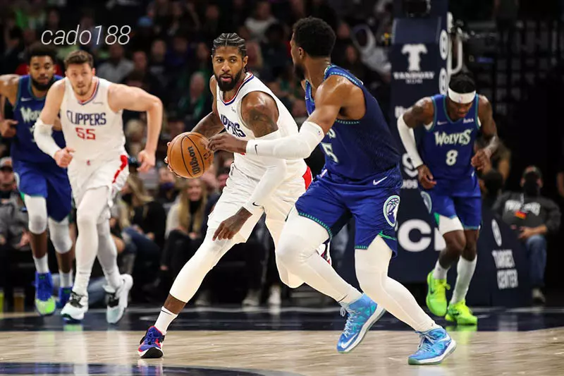 Cả hai siêu sao lớn nhất là Kawhi Leonard và Paul George lần đầu tiên nghỉ thi đấu cùng nhau trong mùa giải này Soi kèo bóng rổ LA Clippers vs Minnesota Timberwolves 13_3