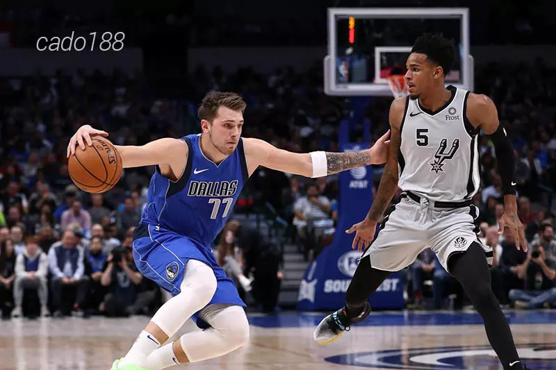 Chiến thắng trước nhà đương kim vô địch sẽ là liều thuốc tinh thần cực lớn giúp Dallas Mavericks chinh phục mục tiêu tiến vào playoffs Soi kèo bóng rổ San Antonio Spurs vs Dallas Mavericks 20_3