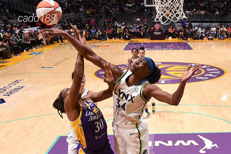 Đoàn quân HLV Cheryl Reeve đang bám đuổi sát sao hai đội xếp trên New York Liberty và Connecticut Sun Soi kèo bóng rổ Minnesota Lynx vs Los Angeles Sparks 15_6