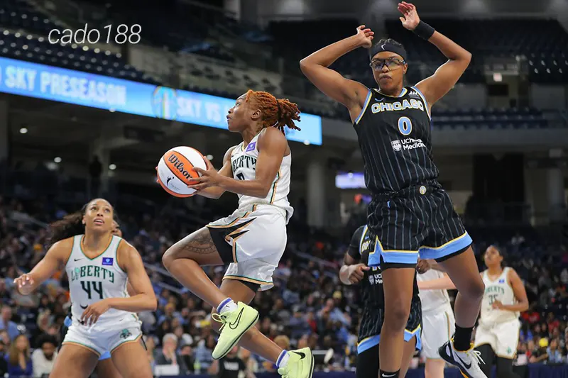 Chennedy Carter vẫn duy trì phong độ cực kỳ ổn định trên hàng công đội bóng Soi kèo bóng rổ WNBA Chicago Sky vs New York Liberty 14_7