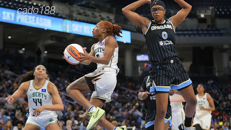 Chicago Sky đang thi đấu với phong độ khá phập phù trận hay trận dở mùa giải này Soi kèo bóng rổ WNBA New York Liberty vs Chicago Sky 12_7