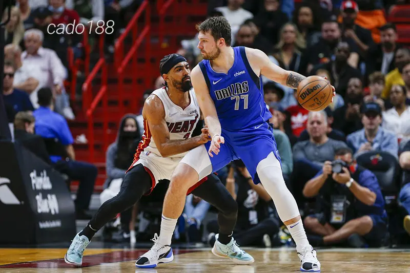 Kyrie Irving tiếp tục là điểm sáng trong đội hình Dallas Mavericks ở vòng đấu gần nhất Soi kèo bóng rổ Dallas Mavericks vs Miami Heat ngày 14_2