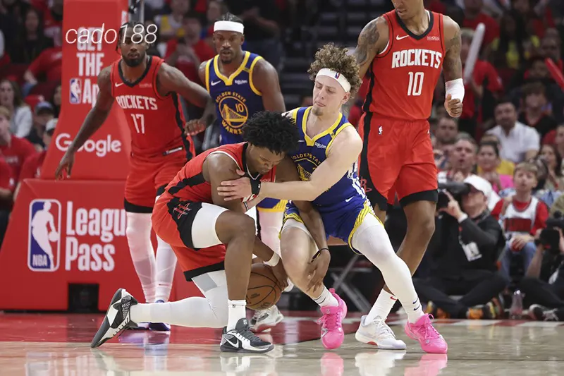 Ngôi sao sáng giá nhất của GS Warriors bị vây quanh bởi 2 đến 3 tay ném phòng ngự đối thủ Soi kèo bóng rổ Golden State Warriors vs Houston Rockets 27_4