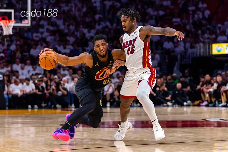 Donovan Mitchell và đồng đội kiểm soát hoàn toàn khu vực bảng rổ với số rebound vượt trội Soi kèo bóng rổ NBA Miami Heat vs Cleveland Cavaliers 29_4