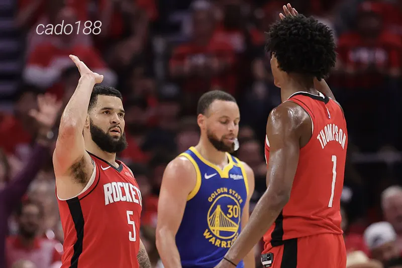 Golden State Warriors đã bị đưa trở lại mặt đất sau trận thua bết bát trên sân nhà Houston Rockets Soi kèo bóng rổ Golden State Warriors vs Houston Rockets 3_5