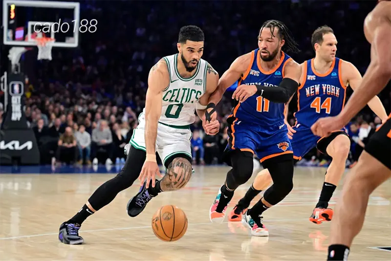 Jalen Brunson và đồng đội vươn lên dẫn trước 1 – 0 sau màn lật kèo ngoạn mục Soi kèo bóng rổ NBA Boston Celtics vs New York Knicks 8-5